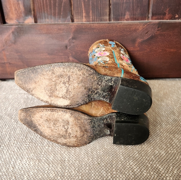 Macie Bean Snip Toe Rose Garden Floral Embroidered Cowgirl Cowboy Boots, Size 8 - Picture 6 of 8